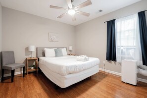 4 bedrooms, iron/ironing board, internet, bed sheets