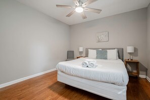 3 bedrooms, iron/ironing board, Internet, bed sheets