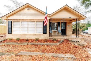 Exterior - 15mins to Downtown- Adorable on Taylor, Both Units (West Columbia)