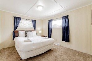 6 slaapkamers, een strijkplank/strijkijzer, internet, beddengoed