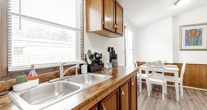 15mins to Downtown- Adorable on Taylor, Both Units