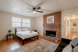 3 室のベッドルーム、アイロン / アイロン台、インターネット、ベッドシーツ