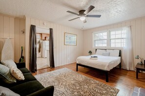 3 habitaciones, tabla de planchar con plancha y acceso a internet 