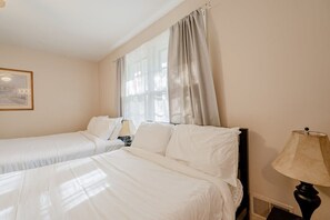 3 chambres, fer et planche à repasser, accès à Internet, literie fournie