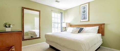 3 bedrooms, iron/ironing board, internet, bed sheets