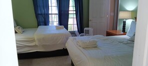 3 bedrooms, iron/ironing board, internet, bed sheets