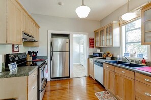 Enjoy cooking in this well-equipped kitchen with an oven, microwave, and granite countertop.