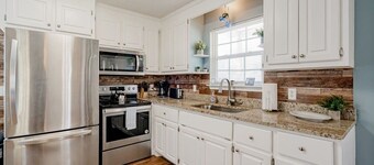 Close to USC & Midtown-Downtown - Newly Renovated!