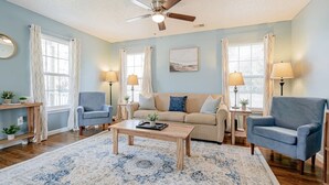 A living room with a ceiling fan, a sofa, two armchairs, a coffee table, and two lamps. - Close to USC & Midtown-Downtown - Newly Renovated! (Columbia)