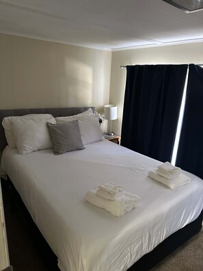 4 bedrooms, iron/ironing board, internet, bed sheets