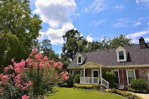 Great Back Deck and Yard - The Bright Brick Beauty