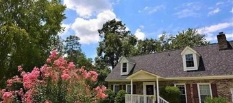 Great Back Deck and Yard - The Bright Brick Beauty