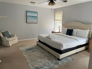 4 habitaciones, tabla de planchar con plancha, internet y ropa de cama 