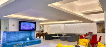 350sqft 5  Apartment Pool Gym & Movie