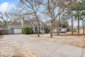 Exterior - Large Private Yard, Near USC! - The Garnet Goliath (Columbia)