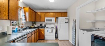 Large Private Yard, Near USC! - The Garnet Goliath