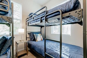 4 bedrooms, iron/ironing board, internet, bed sheets