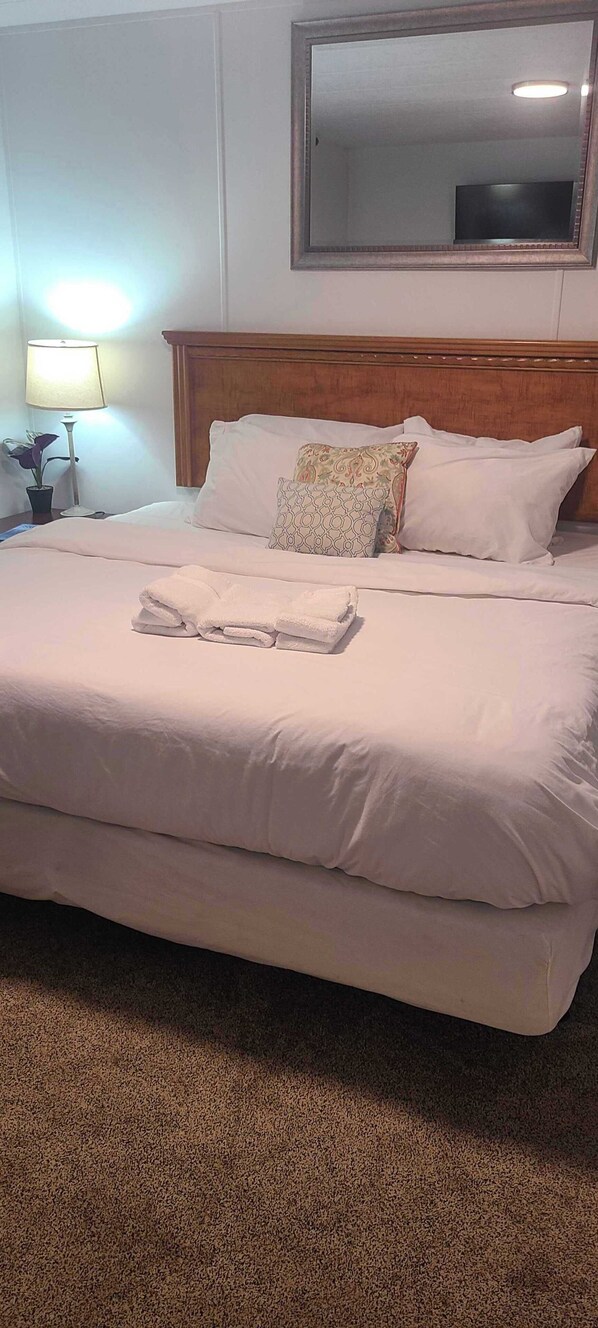 2 habitaciones, tabla de planchar con plancha, internet y ropa de cama