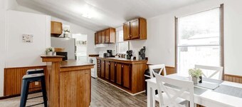 Mins to Downtown & Working Desk - Gamecock Roost