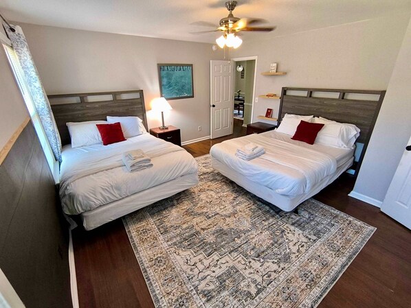 2 habitaciones, tabla de planchar con plancha, internet y ropa de cama 