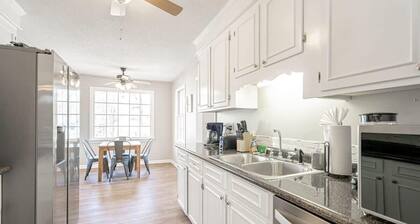 Mins to Lake Murray & Downtown! Serene on Sonning