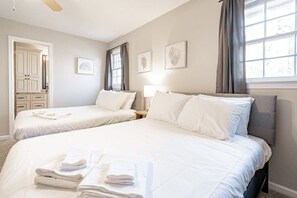 3 slaapkamers, een bureau, een strijkplank/strijkijzer, gratis wifi