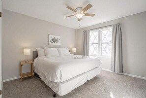 3 bedrooms, desk, iron/ironing board, free WiFi
