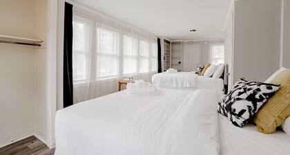 Mins to Lake Murray & Downtown! The Royal Retreat