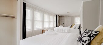 Mins to Lake Murray & Downtown! The Royal Retreat