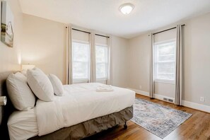 10 bedrooms, iron/ironing board, Internet, bed sheets