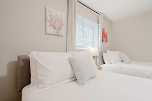 10 bedrooms, iron/ironing board, internet, bed sheets