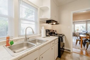 Fridge, oven, stovetop, dishwasher