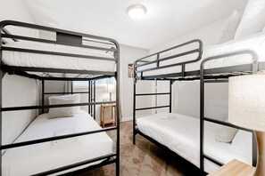 4 habitaciones, internet y ropa de cama