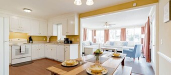 Minutes to Fort Jackson- Stay at the Breeze on Inn