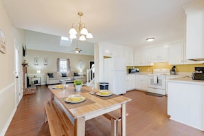 Interior - Minutes to Fort Jackson- Stay at the Breeze on Inn (Hopkins)