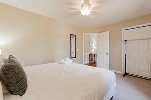 5 bedrooms, iron/ironing board, Internet, bed sheets