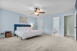 3 bedrooms, iron/ironing board, internet, bed sheets