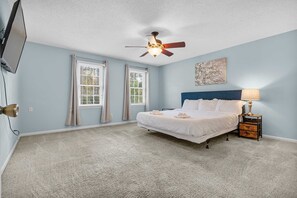 3 soverom, strykejern/-brett, internettilgang og sengetøy