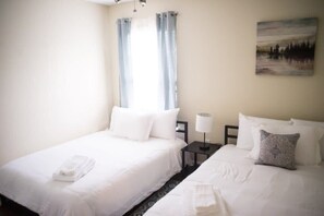4 bedrooms, iron/ironing board, internet, bed sheets - Near Bases, USC & Shops - The Columbia Crash Pad (Columbia)