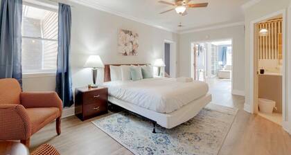 Near Downtown & On the Water! Sweet Retreat!