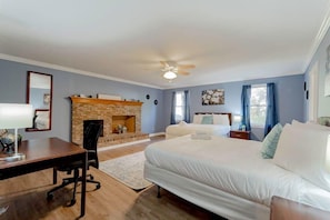 2 bedrooms, iron/ironing board, internet, bed sheets
