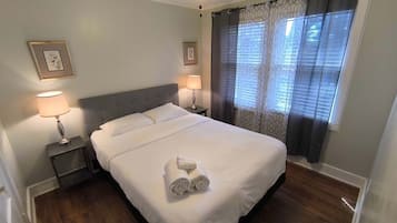 3 bedrooms, iron/ironing board, Internet, bed sheets