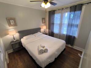 3 bedrooms, iron/ironing board, Internet, bed sheets