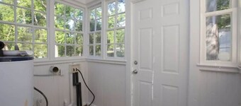 Near USC & Ft Jackson, WiFi & Pet Friendly!