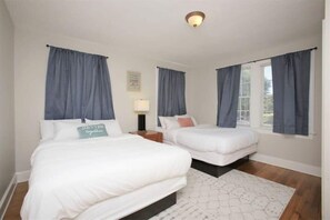 2 bedrooms, iron/ironing board, internet, bed sheets