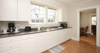 Near USC & Ft Jackson, WiFi & Pet Friendly!