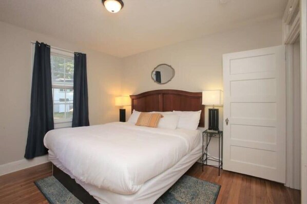 2 bedrooms, iron/ironing board, internet, bed sheets