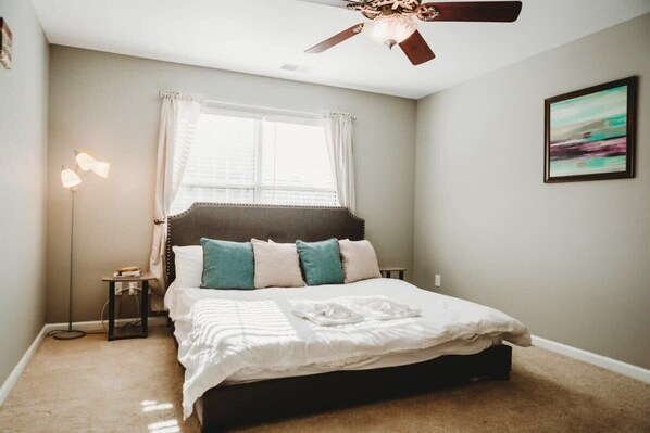 3 bedrooms, iron/ironing board, internet, bed sheets