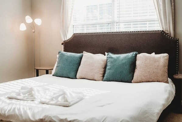 3 bedrooms, iron/ironing board, internet, bed sheets
