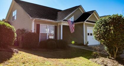 Near USC&Base w/ Screened Porch - The Lucky Charm